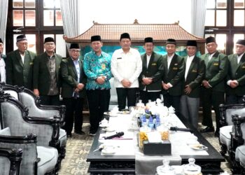 DPD LDII Kabupaten Sidoarjo menjalin audiensi dengan Bupati Sidoarjo, Subandi, di Pendapa Delta Wibawa, Jumat (16/5). LDII dan Bupati Subandi mempererat kolaborasi dalam berbagai bidang strategis. Dok: LINES.