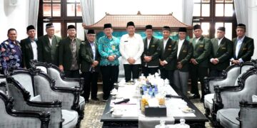 DPD LDII Kabupaten Sidoarjo menjalin audiensi dengan Bupati Sidoarjo Subandi di Pendapa Delta Wibawa Jumat 165 LDII dan Bupati Subandi mempererat kolaborasi dalam berbagai bidang strategis Dok LINES