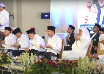 Pemerintah Provinsi (Pemprov) Jawa Timur menggelar dzikir dan doa bersama menyambut datangnya Tahun Baru Islam 1 Muharam 1447 Hijriah, di Masjid Al Akbar Surabaya, Kamis malam (16/6). Dok LINES.
