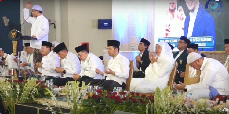 Pemerintah Provinsi (Pemprov) Jawa Timur menggelar dzikir dan doa bersama menyambut datangnya Tahun Baru Islam 1 Muharam 1447 Hijriah, di Masjid Al Akbar Surabaya, Kamis malam (16/6). Dok LINES.