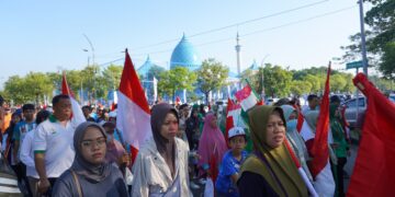 Puluhan ribu warga Jawa Timur memadati kawasan Masjid Nasional Al Akbar Surabaya untuk mengikuti kegiatan jalan sehat dalam rangka memperingati 1 Muharam 1447 Hijriyah Sabtu pagi 2862025 Dok LINES
