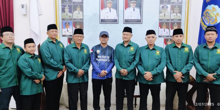 Bupati Lukman Hakim menerima kunjungan jajaran pengurus DPD LDII Kabupaten Bangkalan di Rumah Dinas Bupati, Sabtu (12/7) pagi. Dok: LINES.