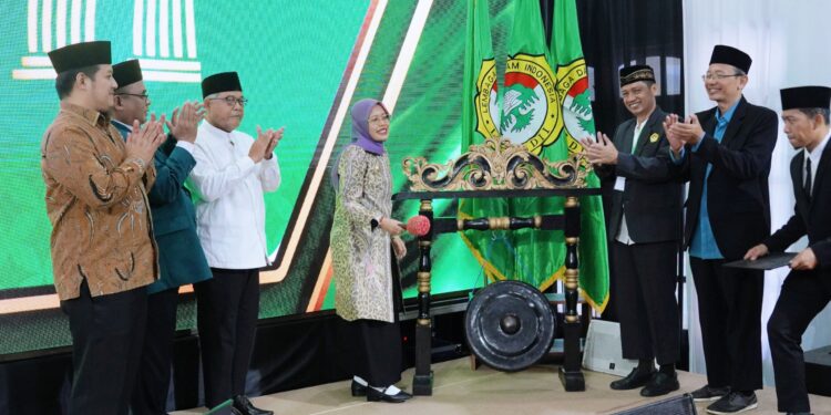 Wakil Bupati Kediri Dewi Mariya Ulfa membuka Musyawarah Daerah (Musda) ke-7 Lembaga Dakwah Islam Indonesia (LDII) Kabupaten Kediri di Ponpes Nurul Hakim, Kaliawen, Kediri, Rabu (16/7). Dok: LINES.