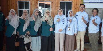 Pengurus LDII Jawa Timur dan KemendukbanggaBKKBN Provinsi Jawa Timur berfoto bersama usai pertemuan koordinasi dalam rangka menindaklanjuti Nota Kesepahaman MoU terkait pencegahan stunting Selasa 227 Foto diambil sebagai simbol komitmen bersama dalam mendukung program nasional percepatan penurunan stunting melalui kolaborasi lintas lembaga Dok LINES