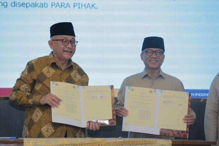 Mendes PDTT Yandri Susanto teken MoU bersama 15 lembaga termasuk LDII untuk kolaborasi pembangunan desa. Dok: LINES.