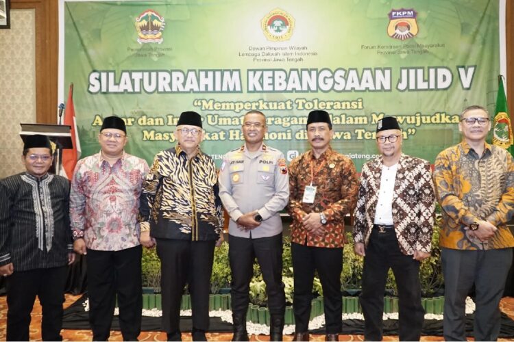 Para tokoh lintas sektor berfoto bersama usai Silaturahim Kebangsaan Jilid V yang diselenggarakan DPW LDII Jawa Tengah di Semarang Sabtu 277 Acara ini mengusung tema penguatan toleransi dan harmoni antarumat beragama di Jawa Tengah Dok LINES