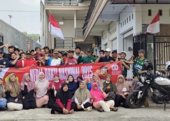 Warga LDII Kelurahan Perbon, Tuban, berfoto bersama usai mengikuti Gerakan Kerja Bakti Nasional 2025 yang diinisiasi DPP LDII dalam rangka menyambut HUT ke-80 Kemerdekaan RI, Minggu (3/8). Dok: LINES.