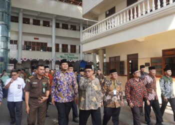 Badan Koordinasi Pengawasan Aliran Kepercayaan Masyarakat (Bakorpakem) Jawa Timur meninjau Pondok Pesantren Wali Barokah, Kediri, Rabu (13/8). Kunjungan ini bertujuan mempererat silaturahmi, meningkatkan keterbukaan, dan menguatkan komitmen menjaga kerukunan umat beragama. Dok: LINES.