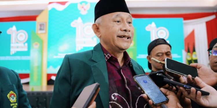 Di hadapan awak media, Ketua Umum DPP LDII KH Chriswanto Santoso berharap kerusuhan di beberapa daerah tidak meluas dan berakibat krisis sosial, Sabtu (30/8). Dok: LINES.