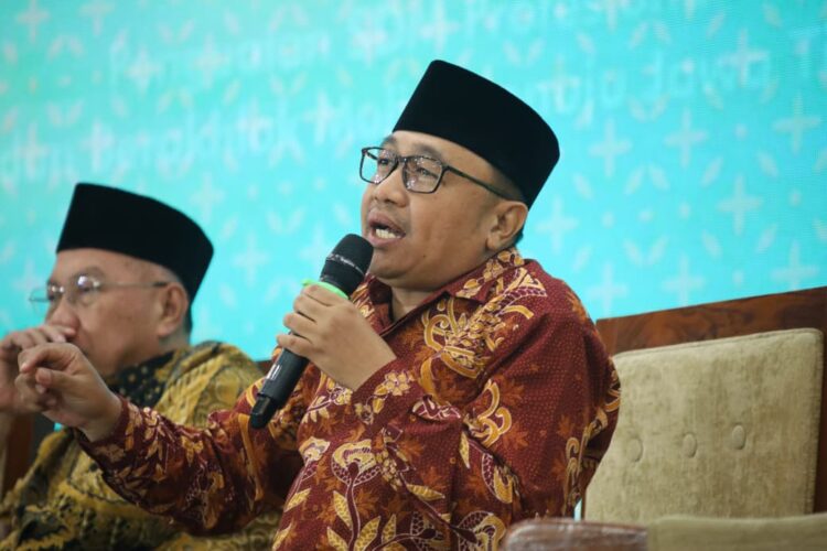 Sekretaris Majelis Ulama Indonesia MUI Jawa Timur KH Hasan Ubaidillah menegaskan pentingnya menerapkan nilai nilai Islam yang moderat menjadi sangat penting agar umat bisa tetap arif dan bijak dalam merespons tantangan negara Sabtu 308 Dok LINES