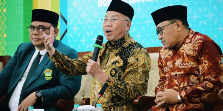 Ketua Pimpinan Wilayah (PW) Muhammadiyah Jatim Prof Sukadiono menegaskan pentingnya visi dan kolaborasi antar organisasi masyarakat (ormas) Islam, Sabtu (30/8). Dok: LINES.