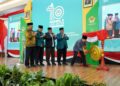Asisten Administrasi Umum Sekretaris Daerah Provinsi Jawa Timur, KH Akhmad Jazuli didampingi jajaran pengurus LDII memukul gong sebagai tanda dibukanya Musyawarah Wilayah (Muswil) X LDII Jawa Timur di Surabaya, Sabtu (29/8/2025). Forum lima tahunan ini menjadi momentum konsolidasi organisasi sekaligus merumuskan rekomendasi strategis dalam menghadapi dinamika sosial. Dok: LINES.