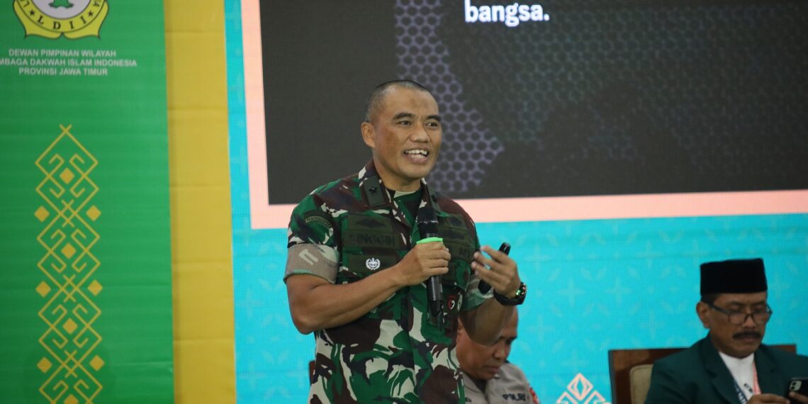 Brigjen TNI Dr. Singgih Pambudi Arinto menyampaikan materi wawasan kebangsaan dalam Dialog Kebangsaan pada Muswil X LDII Jawa Timur di Surabaya, membahas ancaman kebangsaan dari luar maupun dalam negeri. Dok: LINES.