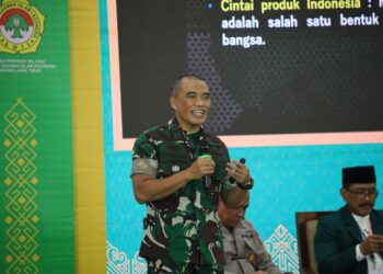 Brigjen TNI Dr. Singgih Pambudi Arinto menyampaikan materi wawasan kebangsaan dalam Dialog Kebangsaan pada Muswil X LDII Jawa Timur di Surabaya, membahas ancaman kebangsaan dari luar maupun dalam negeri. Dok: LINES.