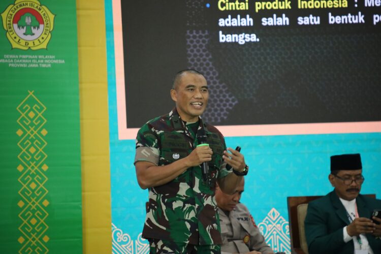 Brigjen TNI Dr Singgih Pambudi Arinto menyampaikan materi wawasan kebangsaan dalam Dialog Kebangsaan pada Muswil X LDII Jawa Timur di Surabaya membahas ancaman kebangsaan dari luar maupun dalam negeri Dok LINES