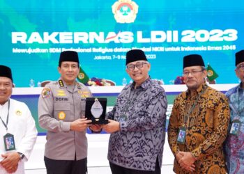 Komisaris Jenderal Polisi (Purn) Ahmad Dofiri saat masih menjabat Inspektur Pengawasan Umum Kepolisian Negara Republik Indonesia (Irwasum Polri) menjadi pembicara di Rakernas LDII 2023, Jakarta (9/11/2023). Ia mengatakan Kamtibnas merupakan prasyarat pembangunan negara. Dok. LINES.