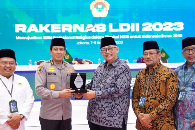 Komisaris Jenderal Polisi Purn Ahmad Dofiri saat masih menjabat Inspektur Pengawasan Umum Kepolisian Negara Republik Indonesia Irwasum Polri menjadi pembicara di Rakernas LDII 2023 Jakarta 9112023 Ia mengatakan Kamtibnas merupakan prasyarat pembangunan negara Dok LINES