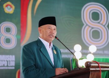 Ketua DPD LDII Nganjuk, Murkani, menyampaikan sambutan usai terpilih kembali secara aklamasi dalam Musyawarah Daerah (Musda) VIII LDII Nganjuk masa bakti 2025–2030 yang digelar di Gedung DPD LDII Nganjuk, Rabu (24/9). Dok: LINES.