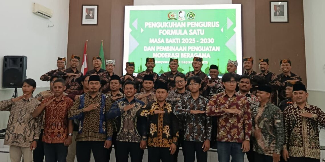 pengurus formula satu 20252030 | LDII JAWA TIMUR Pengurus Formula Satu 20252030 foto bersama usai pelantikan di Kantor Kemenag Banyuwangi Sabtu 139 Acara ini dirangkai dengan pembinaan penguatan moderasi beragama Dok LINES