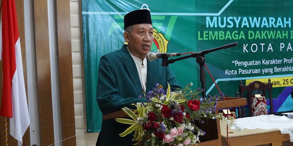 Ketua terpilih DPD LDII Kota Pasuruan 20252030 mohammad ali | LDII JAWA TIMUR Ketua terpilih DPD LDII Kota Pasuruan masa bakti 20252030 Mohammad Ali menyampaikan sambutan usai terpilih dalam Musyawarah Daerah Musda VII LDII Kota Pasuruan Ia menegaskan komitmennya untuk menggerakkan generasi muda dan menjalankan delapan program pengabdian guna mewujudkan masyarakat yang berkarakter dan berakhlak mulia Dok LINES Jatim