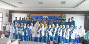 Dua kader wanita LDII resmi bergabung dalam kepengurusan Pimpinan Daerah PD Badan Kontak Majelis Taklim BKMT Kabupaten Bangkalan untuk masa bakti 20252030 Dok LINES