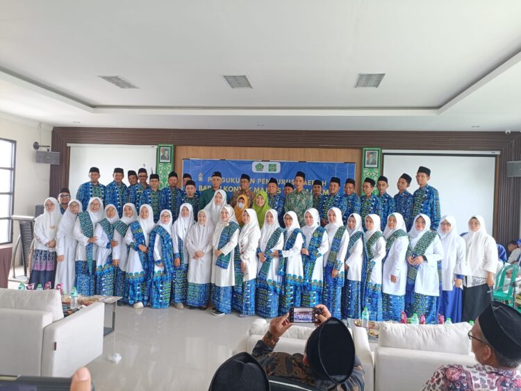 Dua kader wanita LDII resmi bergabung dalam kepengurusan Pimpinan Daerah PD Badan Kontak Majelis Taklim BKMT Kabupaten Bangkalan untuk masa bakti 20252030 Dok LINES