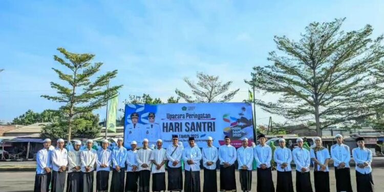Santri Ponpes Al-Barokah turut mengikuti upacara peringatan Hari Santri Nasional (HSN) 2025. Dok: LINES.