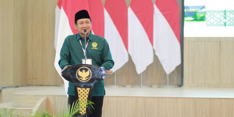 Ketua DPD LDII Kabupaten Jember, Akhmad Malik Afandi, menyampaikan sambutan usai terpilih kembali secara aklamasi sebagai Ketua LDII Jember masa bakti 2025–2030 pada Musyawarah Daerah (Musda) X LDII yang digelar di Pendopo Wahyawibawagraha Kabupaten Jember, Kamis (23/10). (Dok. LINES Jember)