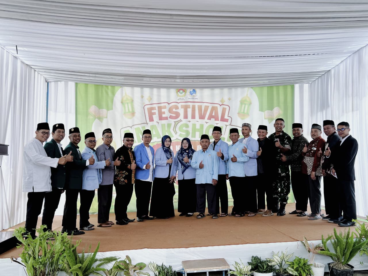 Direktur LPPTKA Kota Batu, Babinsa, dan jajaran pengurus DPD LDII Kota Batu membuka kegiatan Festival Anak Sholih (FAS) 2025. Dok: LINES.