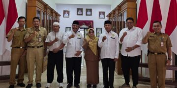 Bupati Magetan Nanik Endang Rusminiati bersama jajaran DPD LDII Kabupaten Magetan usai audiensi membahas persiapan Musda VIII LDII Magetan Senin 20102025 di Kantor Pemerintah Kabupaten Magetan Dok LINES Magetan
