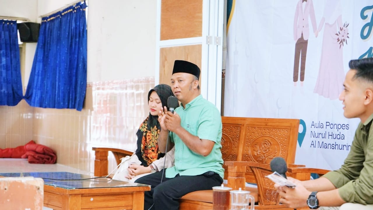 David Prasetyo dan Nurul Huda Setyahati, pasangan pedagang, berbagi kisah pertemuan unik mereka dalam acara 'Talk Show Hikmah Menikah'.
