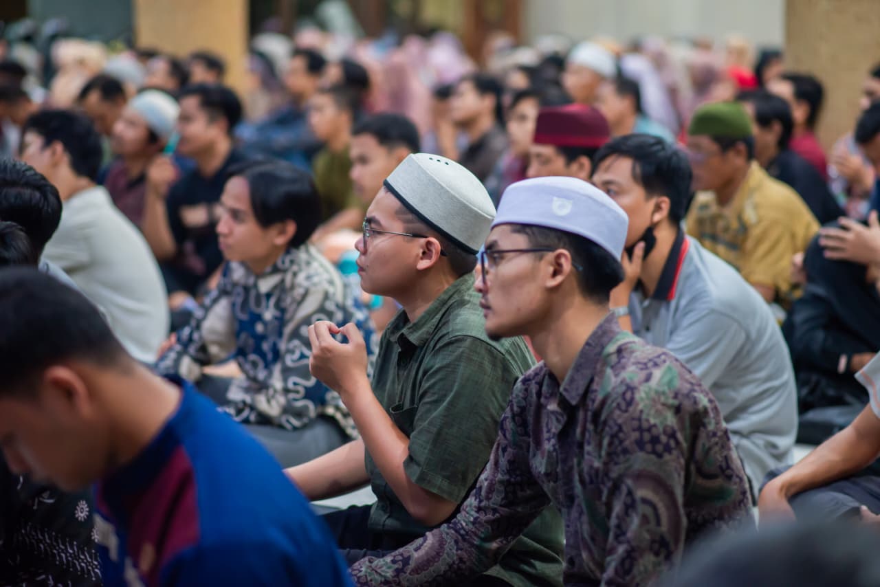 Para pengurus PC dan PAC LDII se-Kota Surabaya mengikuti pembekalan sejarah organisasi yang digelar di Masjid Sabilul Muttaqin, Kamis (30/10). (Foto: Dok. LINES Jatim)