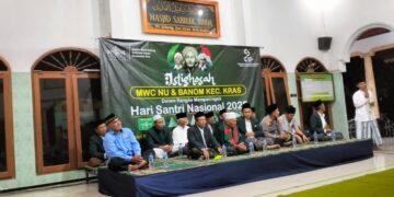 Para tokoh ormas Islam mengikuti istigasah di Masjid Sabilul Huda Kediri yang diselenggarakan oleh MWC NU dan Banom Kecamatan Kras dalam rangka memperingati Hari Santri Nasional 2025 Rabu 2210 Dok LINES Kab Kediri