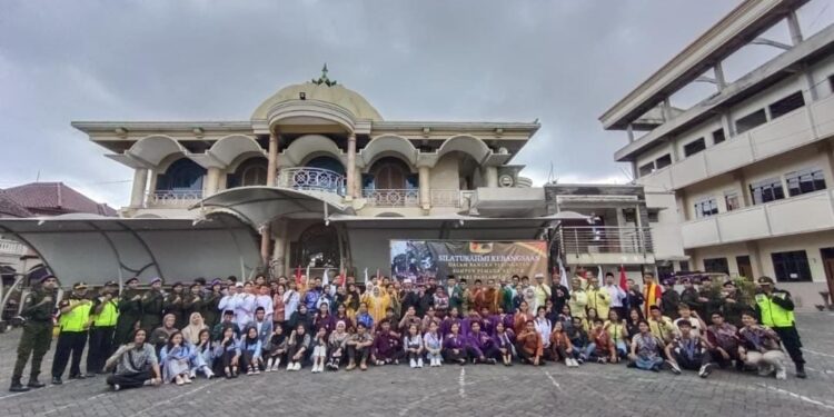 DPD LDII Kota Malang menjadi tuan rumah Silaturahmi dan Apel Kebangsaan yang digagas oleh Forum Bhineka Muda bersama FKAUB Malang Raya di halaman Masjid Roudhotul Jannah, Sukun, Sabtu (1/11) pagi. (Foto: Dok. LINES Malang)
