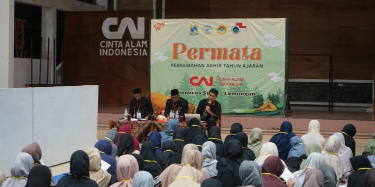 Para pemuda LDII dari wilayah PC LDII Sugio, Lamongan mengikuti kegiatan Perkemahan Akhir Tahun (Permata CAI) yang digelar pada 8–9 November 2025 di Bumi Perkemahan Wonosalam, Jombang, Jawa Timur. (Foto: Dok. LINES Lamongan)