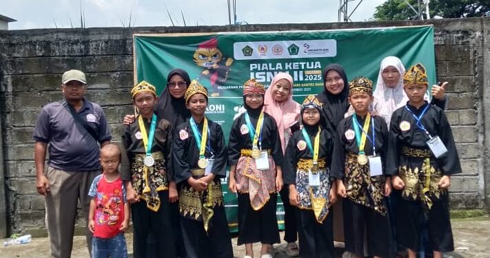 Generasi muda LDII yang tergabung dalam Persinas ASAD Kabupaten Kediri sukses menyabet enam medali emas dan satu perak dalam Turnamen Pencak Silat Piala Ketua Ikatan Sarjana Nahdlatul Ulama (ISNU) Kabupaten Kediri. Dok: LINES Kediri.