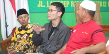 Aktor Ben Kasyafani tengah hadir di tengah para Pemuda LDII Jember untuk memberikan inspirasi dan motivasi pada Minggu 1611 di Kantor DPD LDII Jember Foto Dok LINES Jember