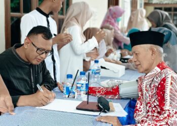 DPD LDII Kabupaten Banyuwangi bekerja sama dengan Forum Komunikasi Kesehatan Islam (FKKI) menggelar cek kesehatan gratis di Pondok Pesantren Nurul Huda, Minggu (14/12). Foto: Dok. LINES Banyuwangi