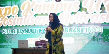 Wakil Direktur Akademik PSDKU Universitas Brawijaya UB Kediri Prof Anik Martinah Hariati saat menyampaikan paparan dalam kegiatan Expo Kampus dan sosialisasi pendidikan tinggi yang digelar PKPPS Ulya Wali Barokah Kamis 1812 Foto Dok KIM PPWB