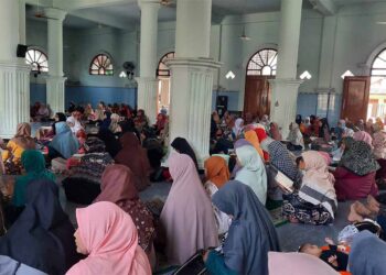 Warga LDII Sukodadi mengisi peringatan Hari Ibu dengan menggelar pengajian di Masjid An Namiroh, Rabu (24/12). Foto: Dok. LINES Lamongan