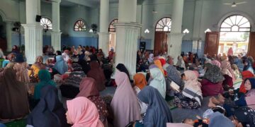 Warga LDII Sukodadi mengisi peringatan Hari Ibu dengan menggelar pengajian di Masjid An Namiroh Rabu 2412 Foto Dok LINES Lamongan