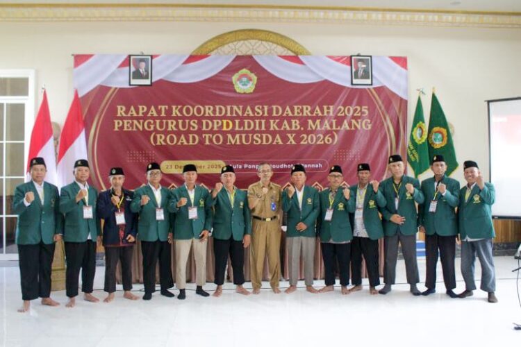 Kepala Badan Kesatuan Bangsa dan Politik Bakesbangpol Kabupaten Malang Agus Widodo tengah bersama jajaran pengurus LDII saat menghadiri Rapat Koordinasi Daerah Rakorda LDII Kabupaten Malang Senin 2312 Dok LINES | LDII JAWA TIMUR Kepala Badan Kesatuan Bangsa dan Politik Bakesbangpol Kabupaten Malang Agus Widodo tengah bersama jajaran pengurus LDII saat menghadiri Rapat Koordinasi Daerah Rakorda LDII Kabupaten Malang Senin 2312 Dok LINES