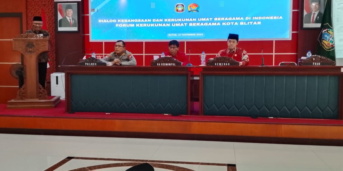 FKUB Kota Blitar menggelar Dialog Kebangsaan dan Kerukunan Umat Beragama di Ruang Sasana Praja Kantor Pemerintah Kota Blitar, Kamis (27/11). Acara ini diikuti perwakilan berbagai organisasi masyarakat untuk memperkuat kerukunan dan stabilitas kehidupan berbangsa. Foto: Dok. Lines Kota Blitar