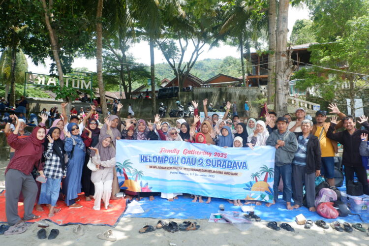 familygatheringldiigununganyar | LDII JAWA TIMUR Peserta Family Gathering Warga LDII Gunung Anyar di Pantai Mutiara Trenggalek pada Minggu 712 Kegiatan ini digelar untuk mempererat kerukunan dan kekompakan warga Foto Dok LINES Surabaya