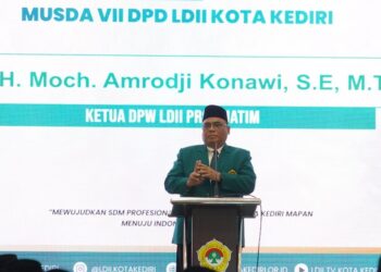 Ketua DPW LDII Jawa Timur, Moch. Amrodji Konawi, menyampaikan arahan pada Musda VII DPD LDII Kota Kediri di Pondok Pesantren Wali Barokah, Rabu (17/12). Foto: Dok. LINES Jatim