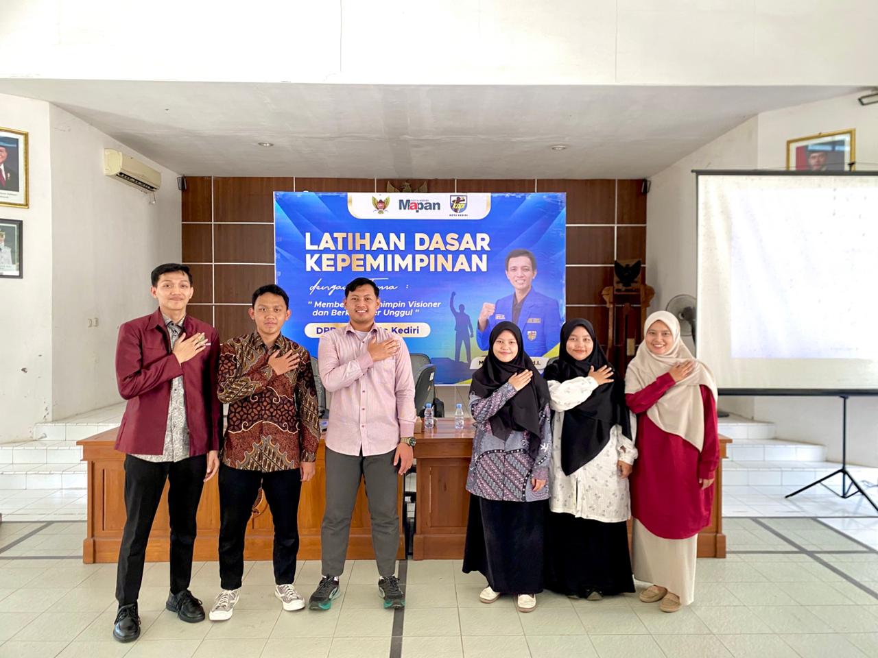 Pemuda LDII Kota Kediri mengikuti Latihan Dasar Kepemimpinan (LDK), Selasa (23/12), di Gedung Pertemuan Kantor Kecamatan Pesantren, Kota Kediri. Foto: Dok. LINES Kediri