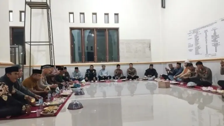 Polres Tana Toraja menggelar Safari Maghrib di Masjid Nurul Yaqin Kelurahan Bittuang Kecamatan Bittuang Kamis 151 petang Dok LINES