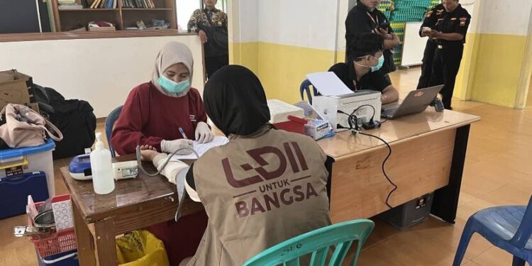 PC LDII Kelapa Dua memfasilitasi kegiatan donor darah yang diselenggarakan Senkom dan PMI di Tangerang, mendukung kesehatan dan kepedulian sosial. Foto: Dok. LINES