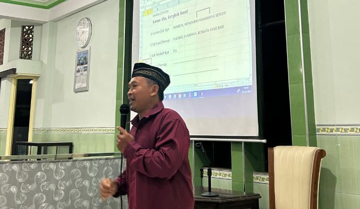 Ketua PAC LDII Bangkok, Kabupaten Kediri, Heri, saat menghadiri Pengajian Akhir Tahun di Masjid Baitul Furqon, Bangkok, Kabupaten Kediri, Rabu (31/12). Foto: Dok. LINES Kediri