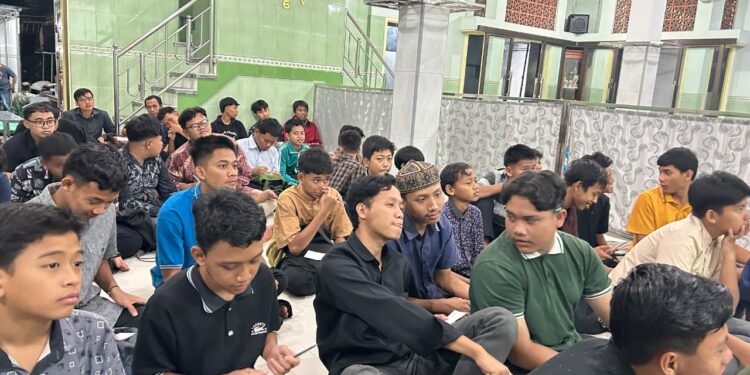 Generus LDII Bangkok, Kediri, mengikuti pengajian akhir tahun 2025 di Masjid Baitul Furqon, Bangkok, Kabupaten Kediri, Rabu (31/12). Foto: Dok. LINES Kediri